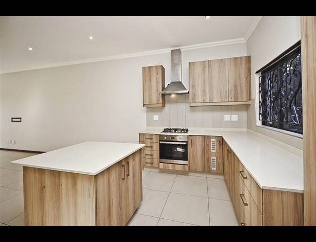3 BEDROOM PROPERTY TO RENT IN VICTORY PARK